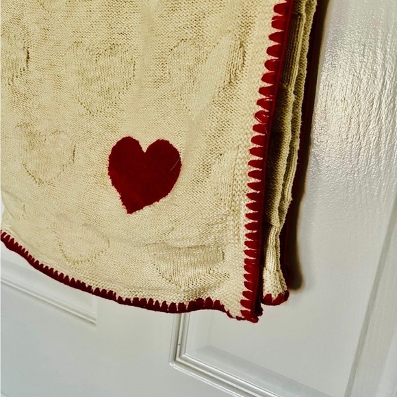 Adorable Knit Heart Throw for Valentine’s Day - Picture 3 of 3